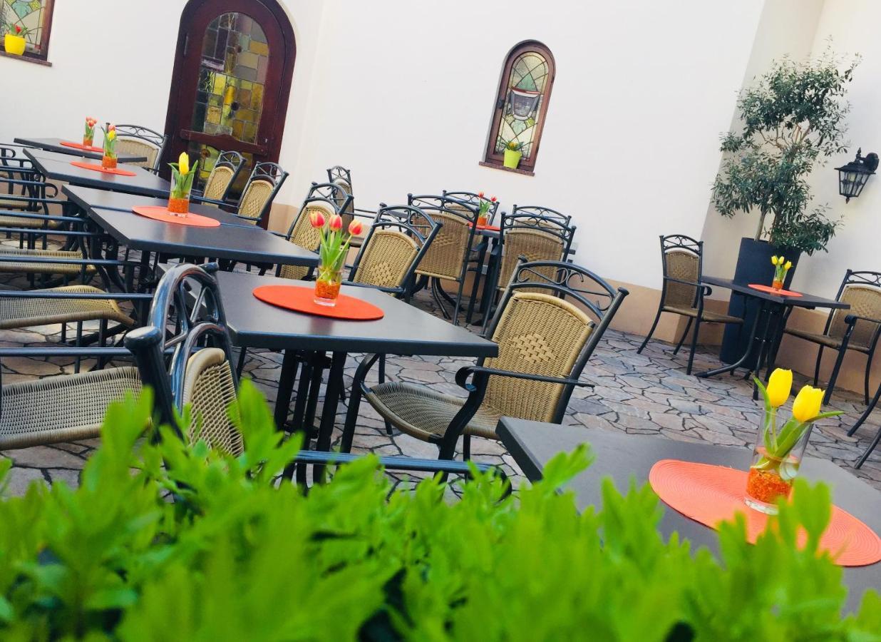 Altdeutsche Weinstube Hotel ฮูเดสไฮม์ แอม ไฮน์ ภายนอก รูปภาพ