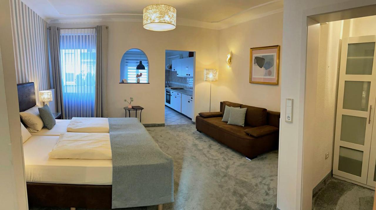 Altdeutsche Weinstube Hotel ฮูเดสไฮม์ แอม ไฮน์ ภายนอก รูปภาพ