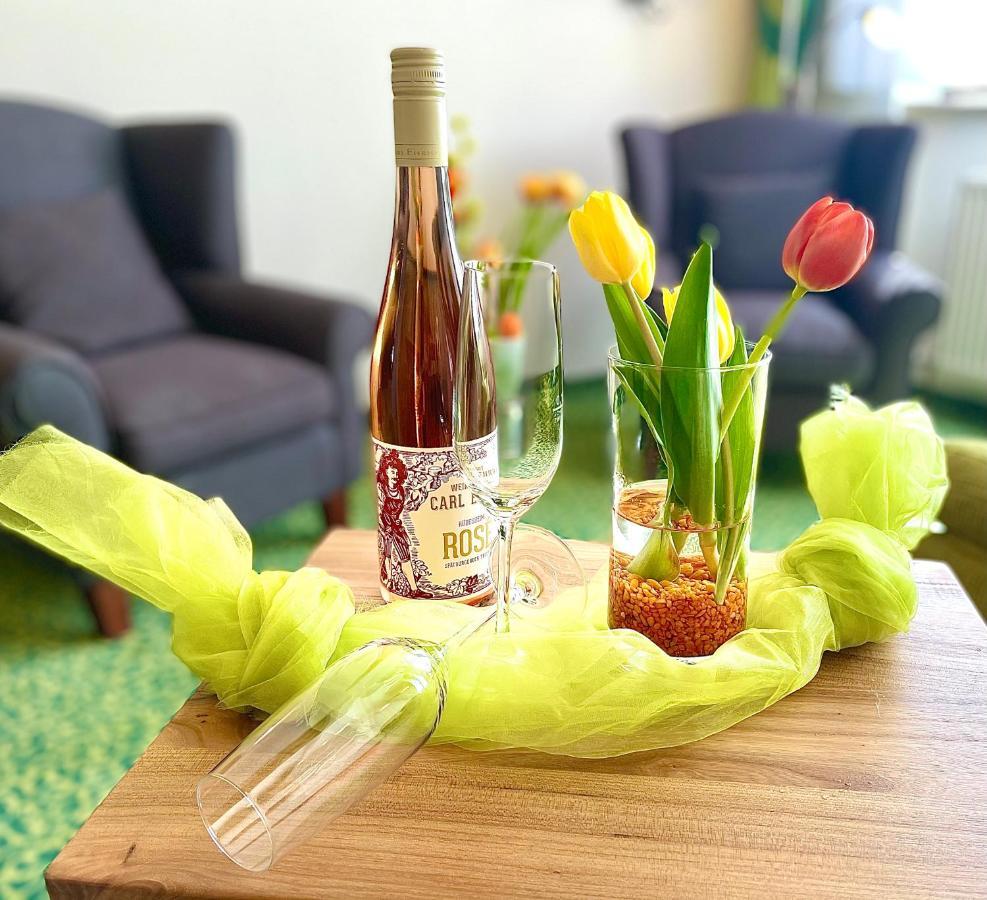 Altdeutsche Weinstube Hotel ฮูเดสไฮม์ แอม ไฮน์ ภายนอก รูปภาพ