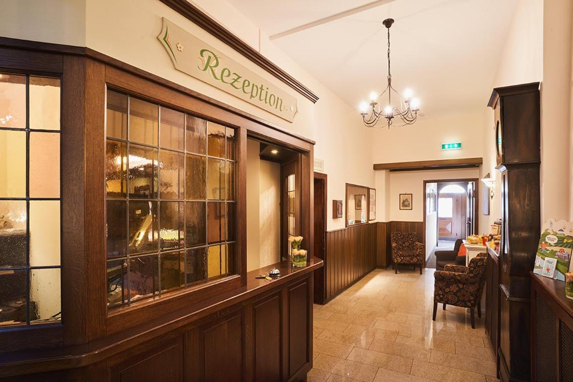 Altdeutsche Weinstube Hotel ฮูเดสไฮม์ แอม ไฮน์ ภายนอก รูปภาพ