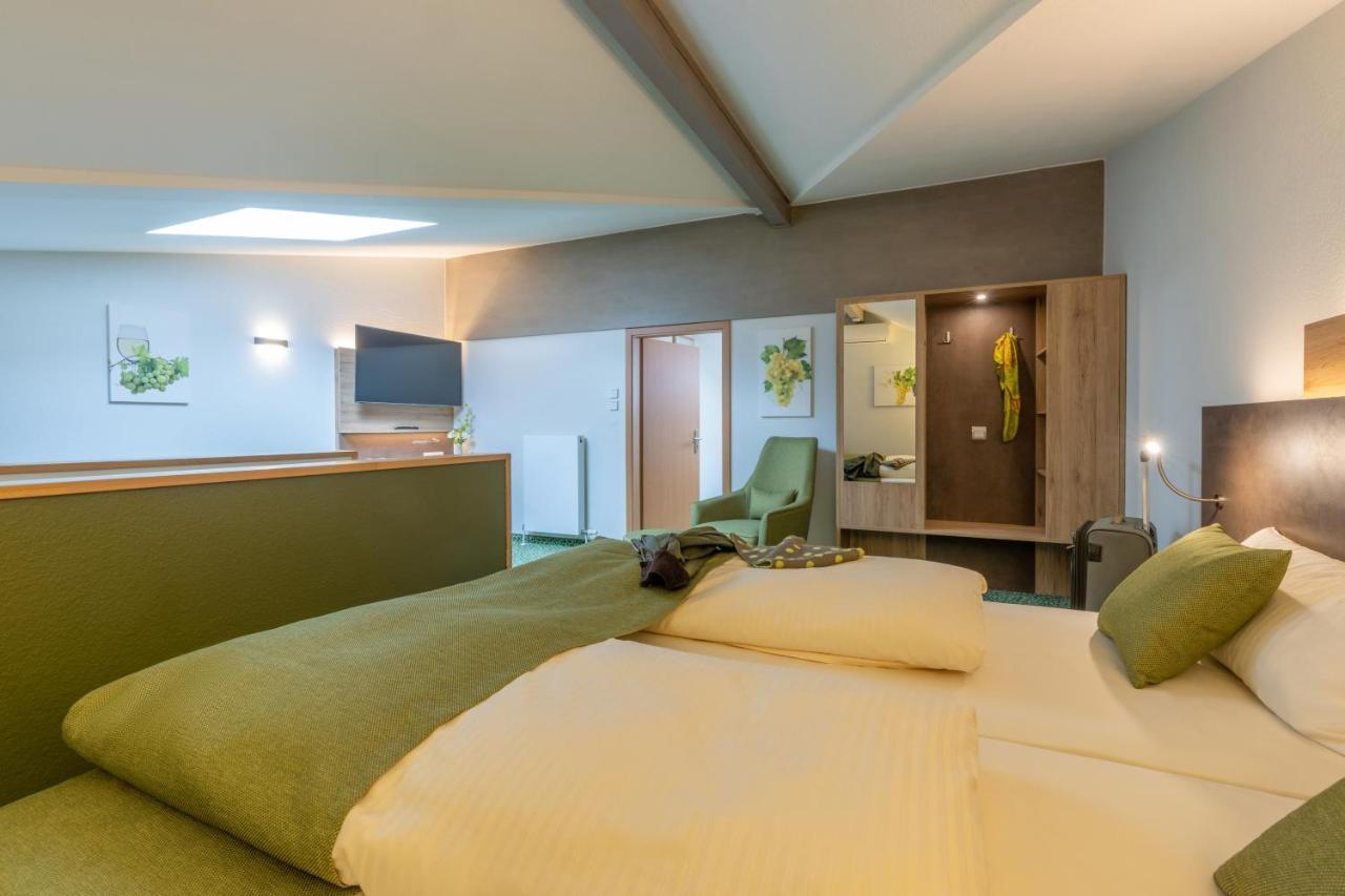 Altdeutsche Weinstube Hotel ฮูเดสไฮม์ แอม ไฮน์ ภายนอก รูปภาพ