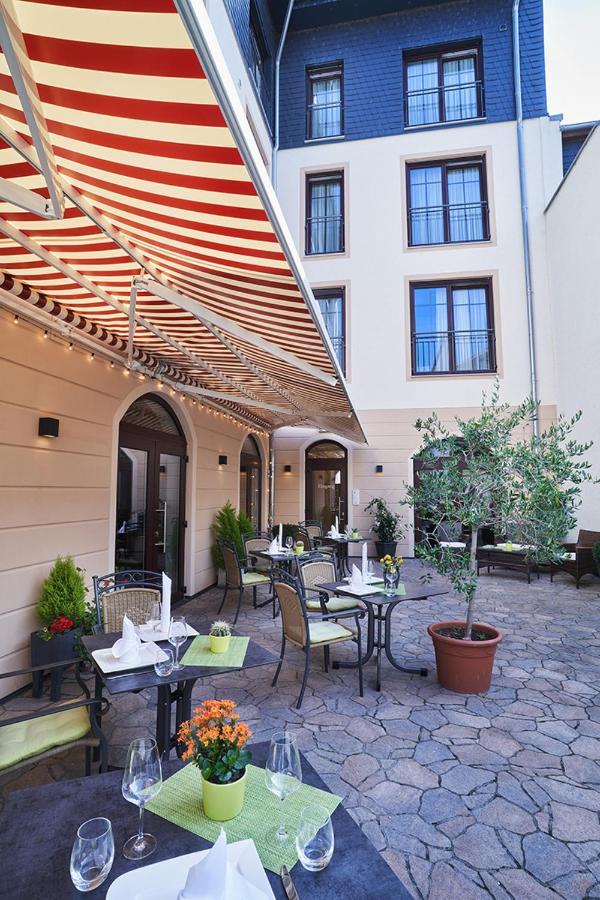 Altdeutsche Weinstube Hotel ฮูเดสไฮม์ แอม ไฮน์ ภายนอก รูปภาพ