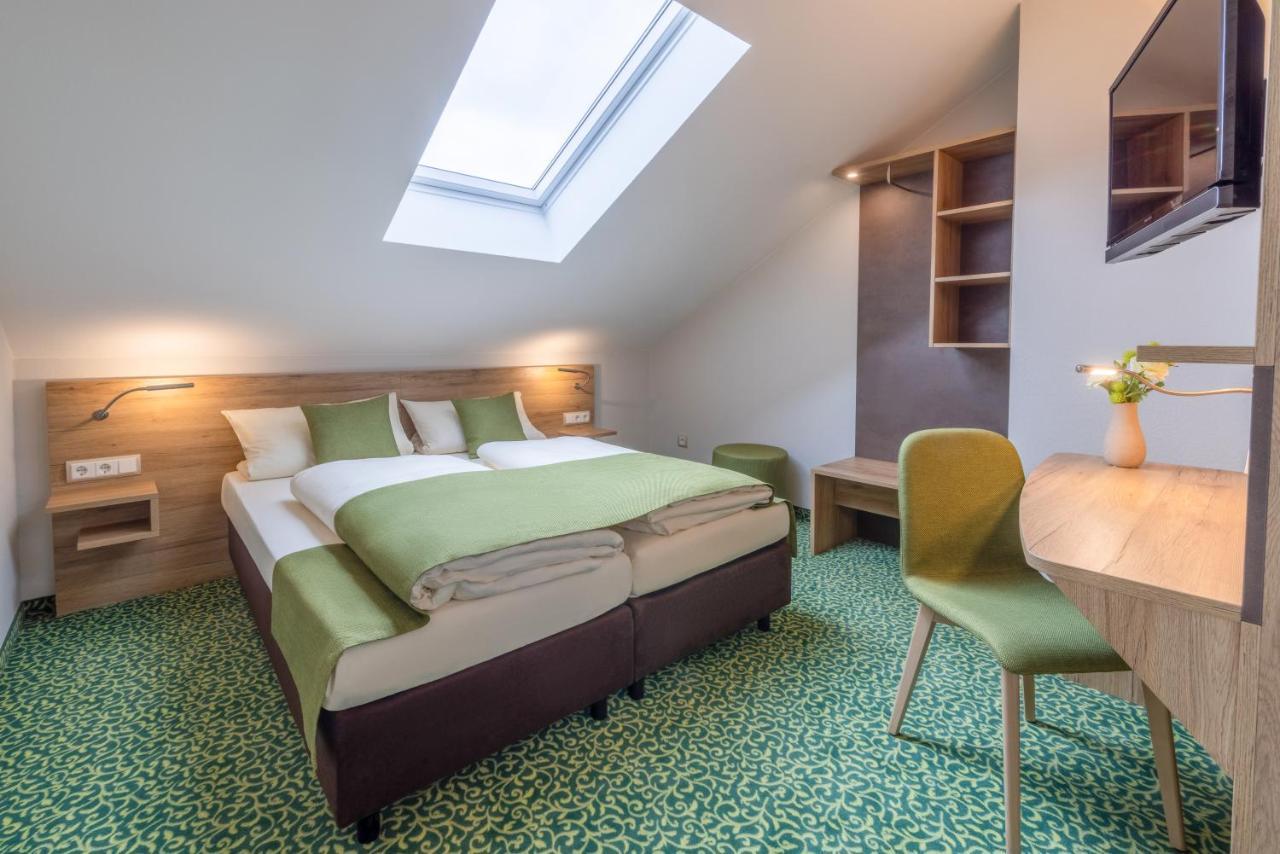 Altdeutsche Weinstube Hotel ฮูเดสไฮม์ แอม ไฮน์ ภายนอก รูปภาพ