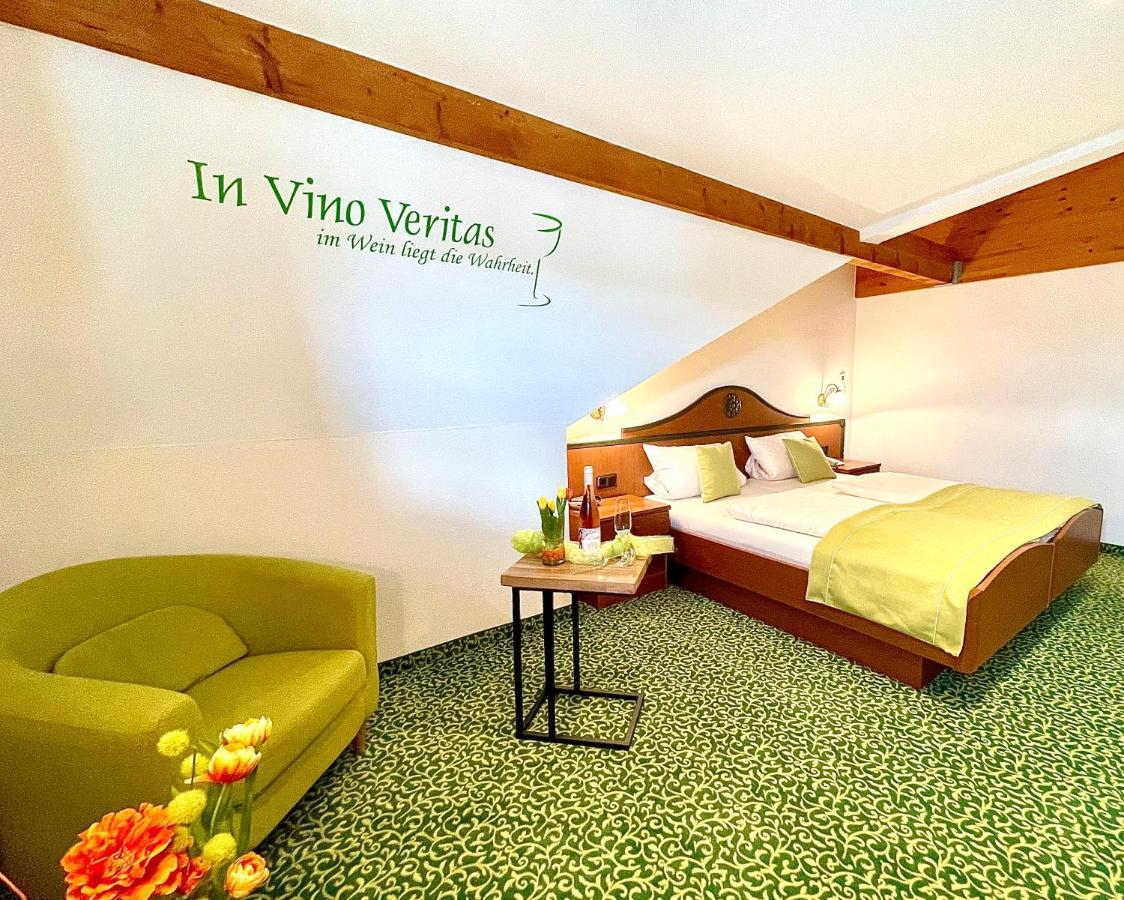 Altdeutsche Weinstube Hotel ฮูเดสไฮม์ แอม ไฮน์ ภายนอก รูปภาพ