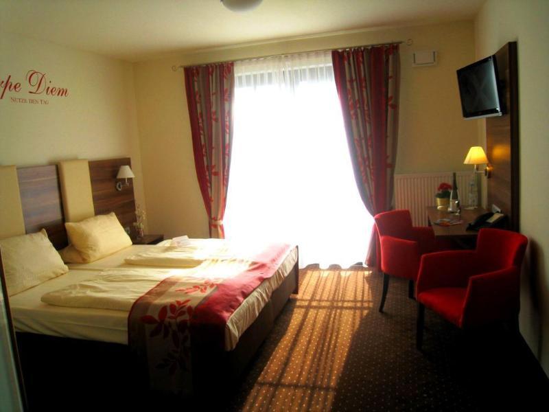 Altdeutsche Weinstube Hotel ฮูเดสไฮม์ แอม ไฮน์ ภายนอก รูปภาพ