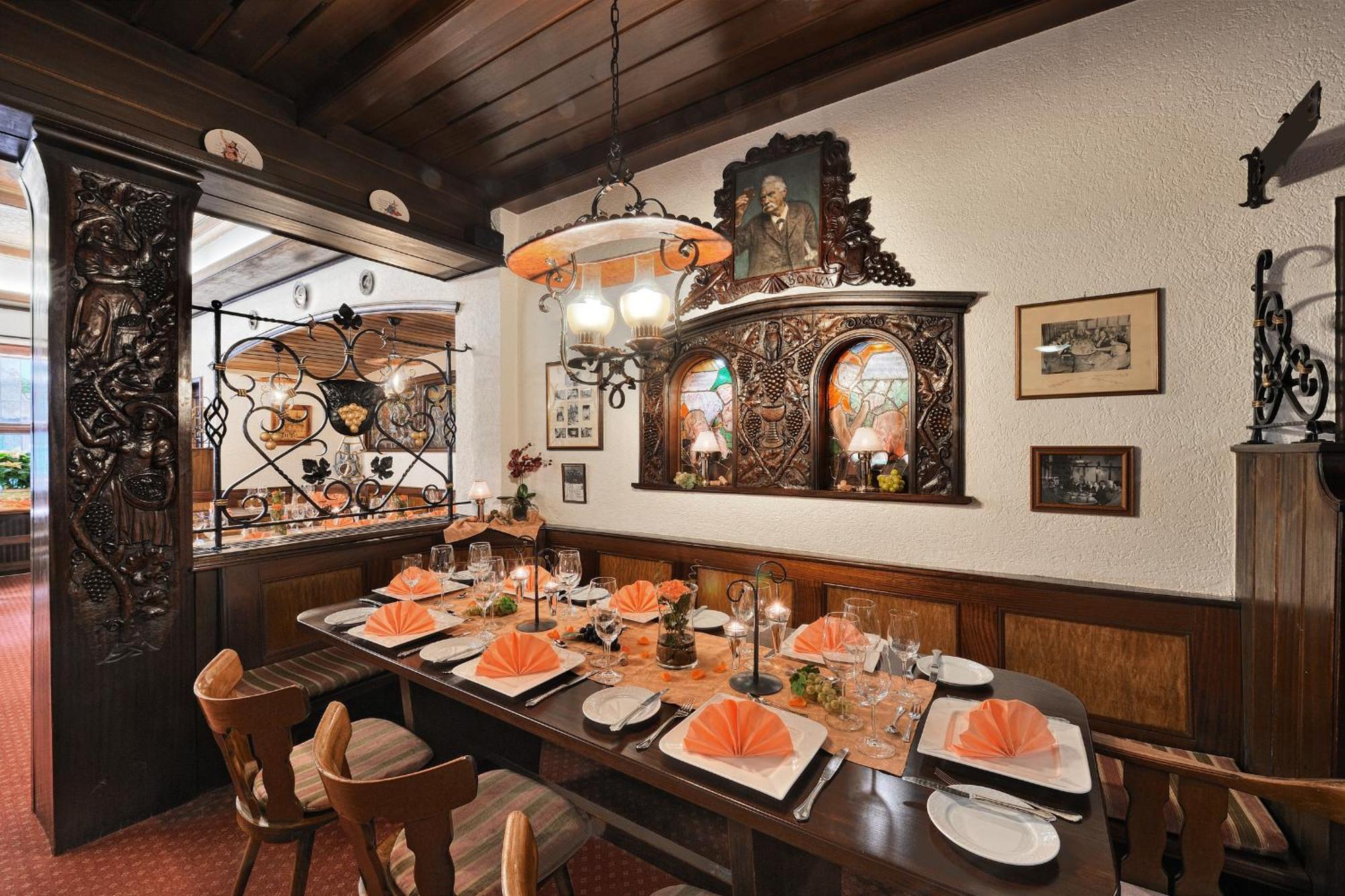 Altdeutsche Weinstube Hotel ฮูเดสไฮม์ แอม ไฮน์ ภายนอก รูปภาพ