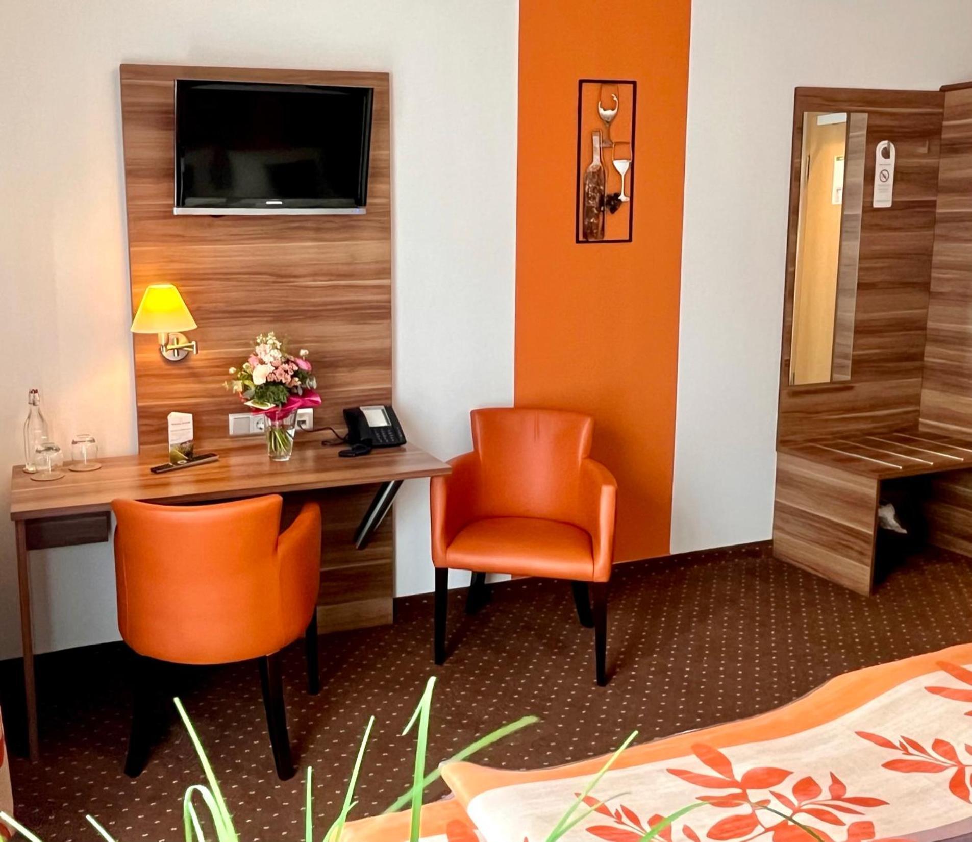 Altdeutsche Weinstube Hotel ฮูเดสไฮม์ แอม ไฮน์ ภายนอก รูปภาพ