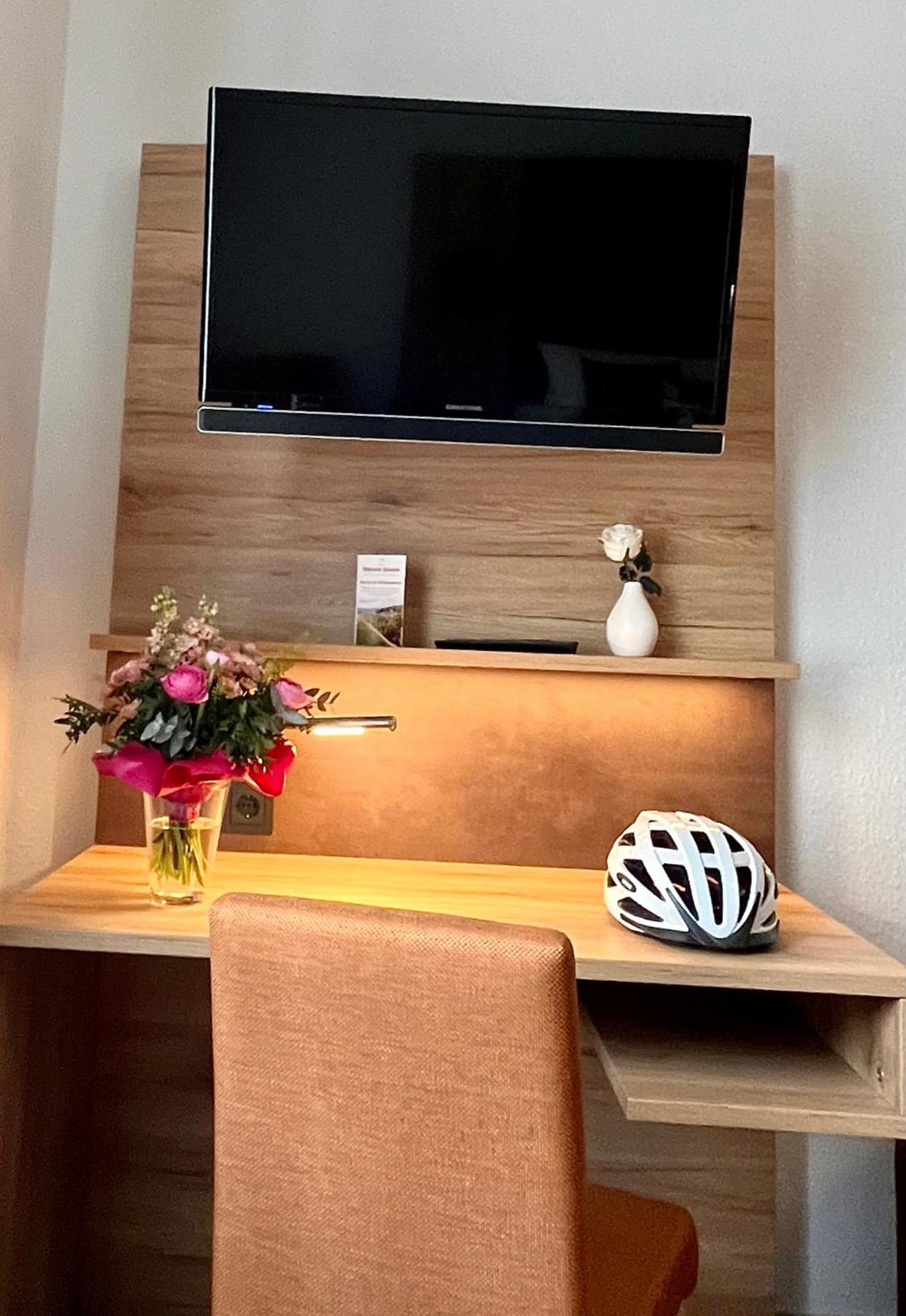 Altdeutsche Weinstube Hotel ฮูเดสไฮม์ แอม ไฮน์ ภายนอก รูปภาพ