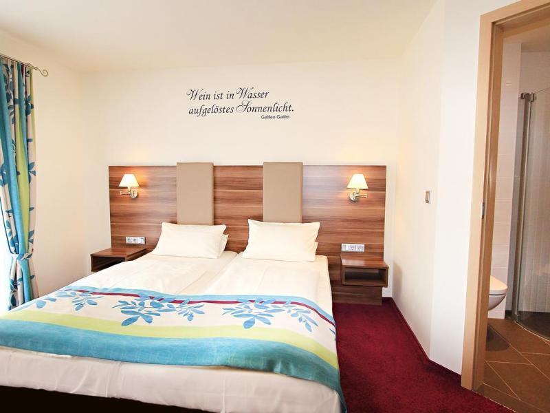 Altdeutsche Weinstube Hotel ฮูเดสไฮม์ แอม ไฮน์ ภายนอก รูปภาพ