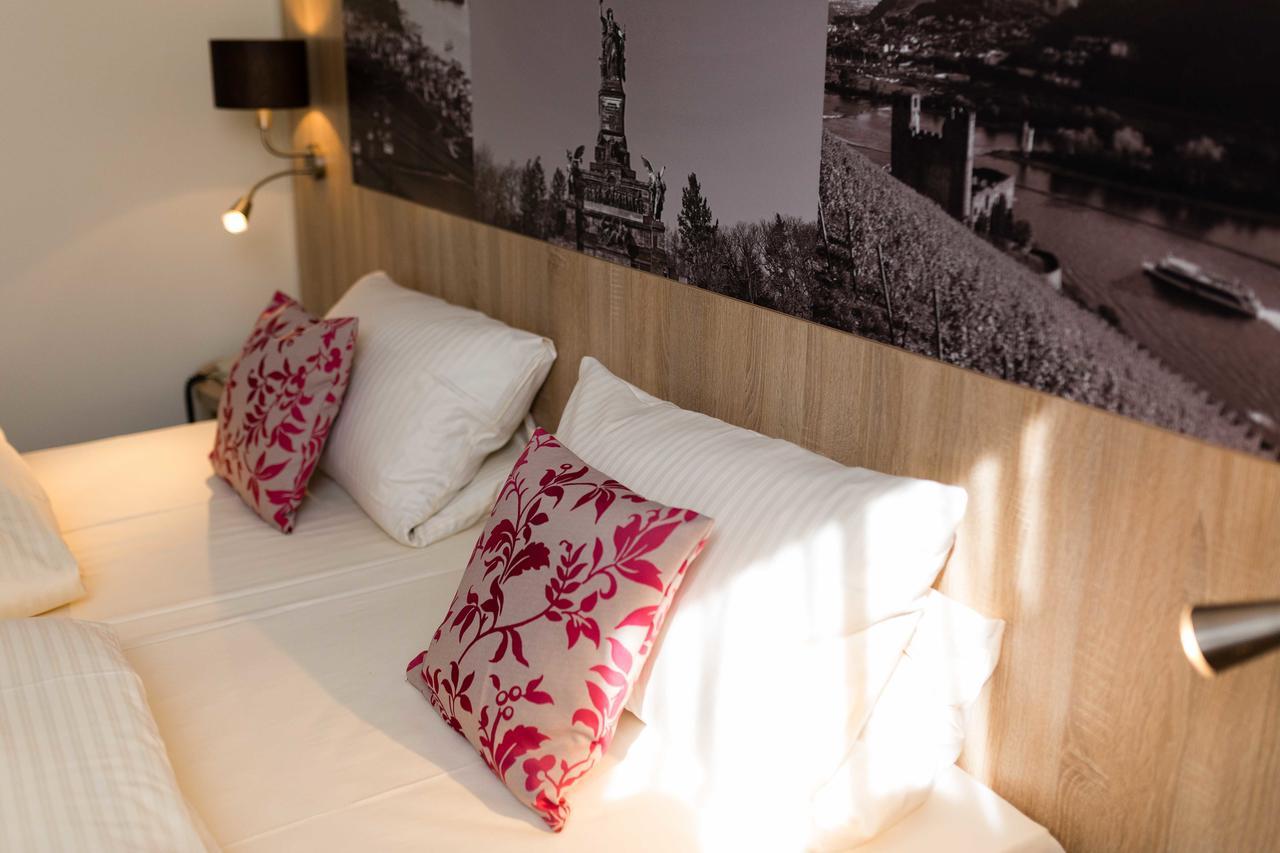 Altdeutsche Weinstube Hotel ฮูเดสไฮม์ แอม ไฮน์ ภายนอก รูปภาพ