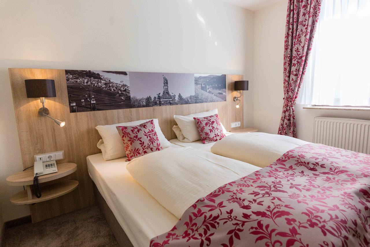 Altdeutsche Weinstube Hotel ฮูเดสไฮม์ แอม ไฮน์ ภายนอก รูปภาพ
