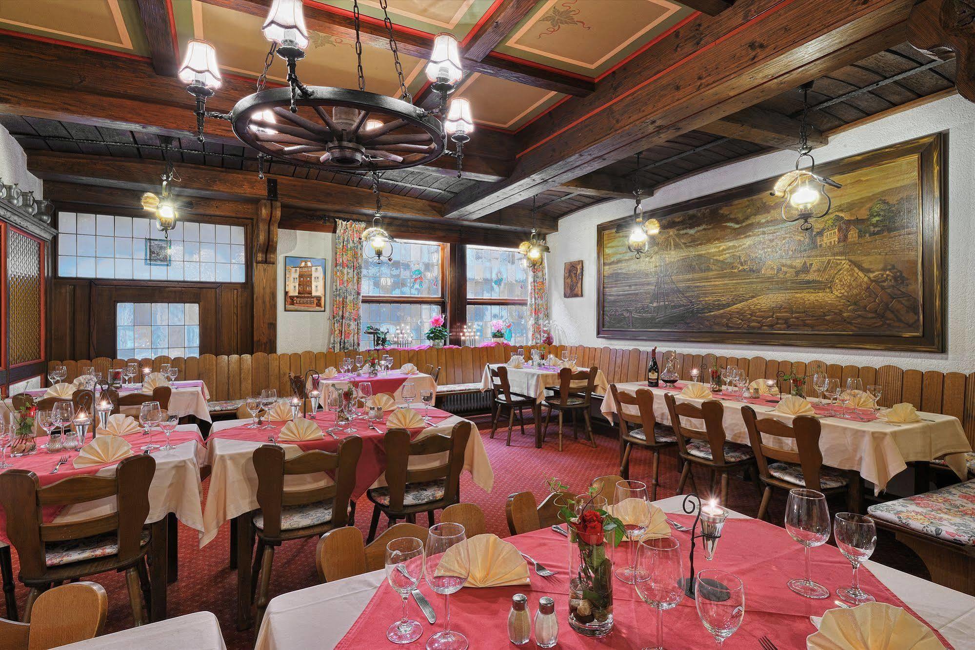 Altdeutsche Weinstube Hotel ฮูเดสไฮม์ แอม ไฮน์ ภายนอก รูปภาพ
