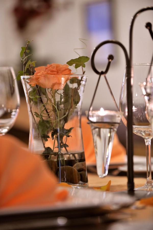Altdeutsche Weinstube Hotel ฮูเดสไฮม์ แอม ไฮน์ ภายนอก รูปภาพ